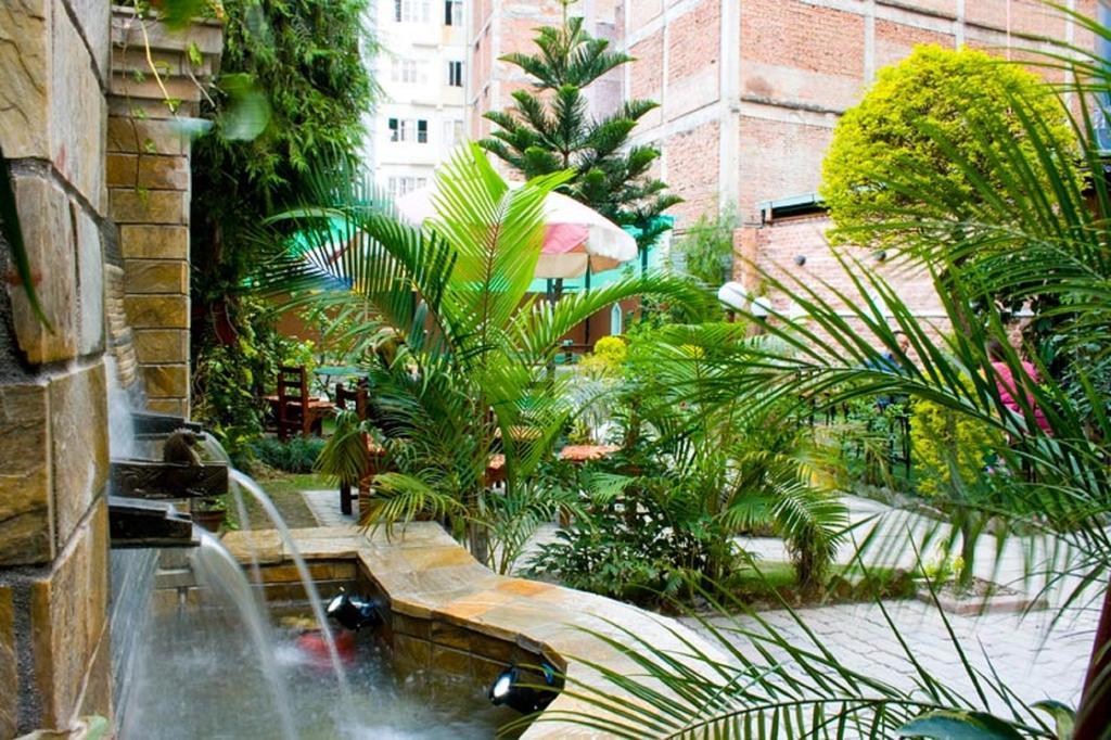 Hotel Florid Катманду Екстер'єр фото